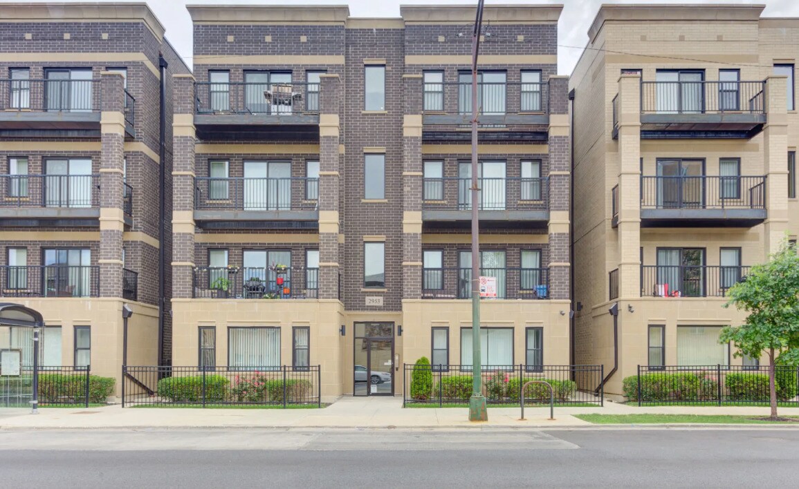 Foto principal - 2957 N Harlem Ave