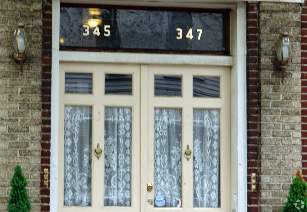 Building Photo - 345-347 Elm Rd
