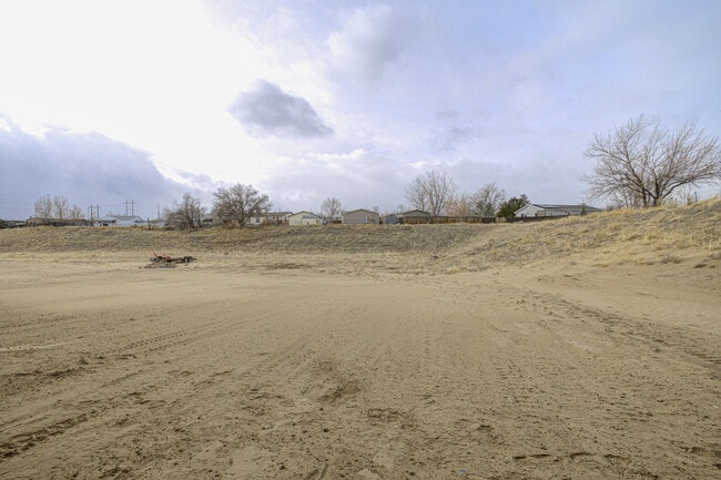 Building Photo - 600 Badger Ln