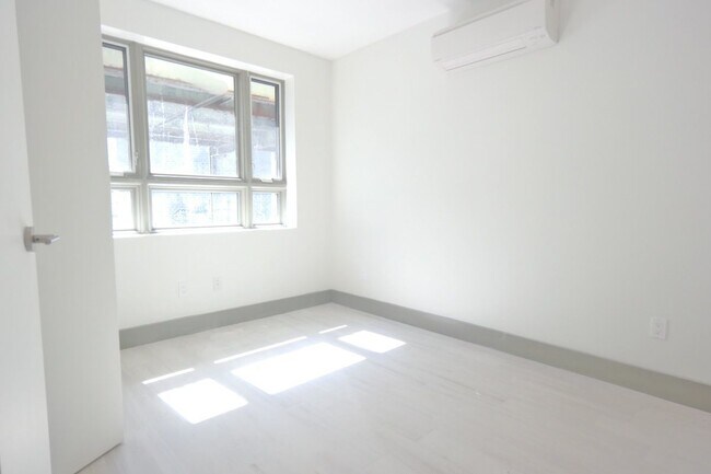 Foto del edificio - 1353 Myrtle Ave
