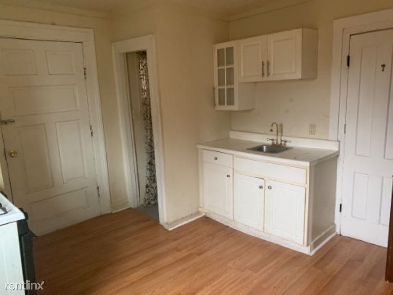 Building Photo - 1 br, 1 bath Apartment - 685 Main St 2 Unit 2