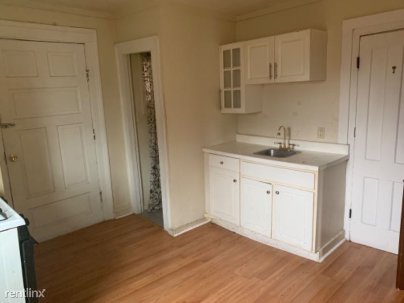Foto del edificio - 1 br, 1 bath Apartment - 685 Main St 2 Unit 2