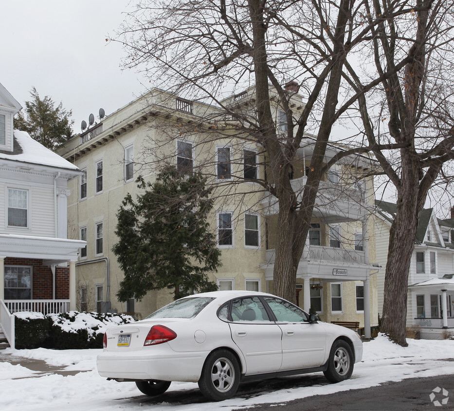 Foto del edificio - 620 Taylor Ave