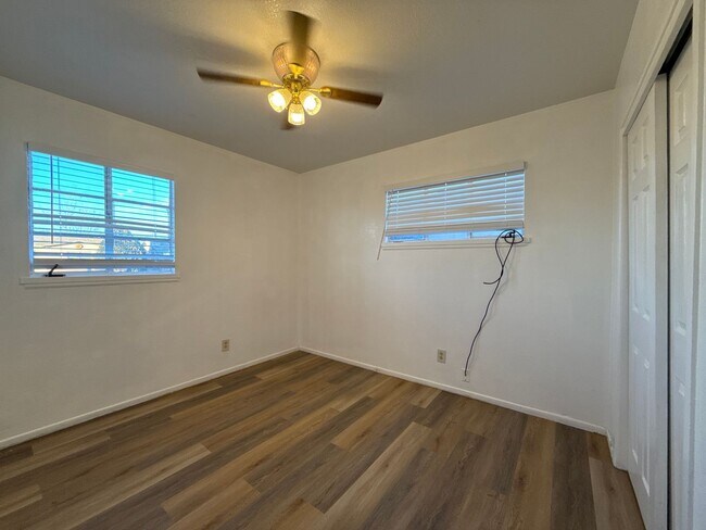 Foto del edificio - Pet Friendly, updated 4 Bedroom, 2 Bath, N...