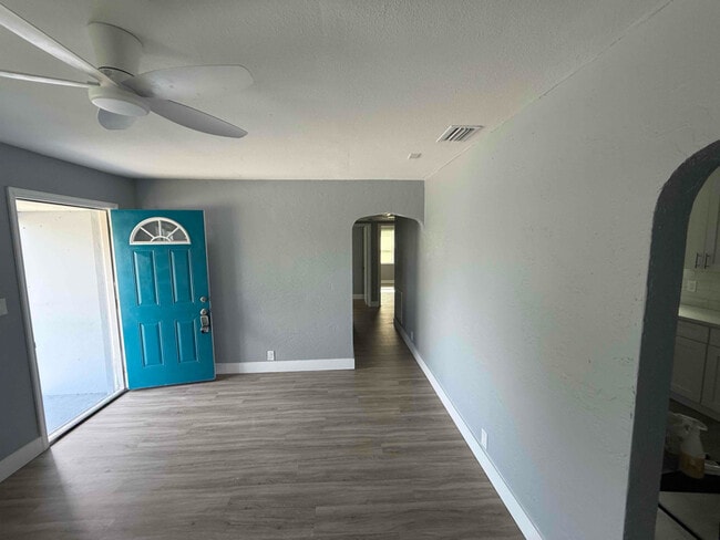 Foto del edificio - 4855 Fairfield Ave S