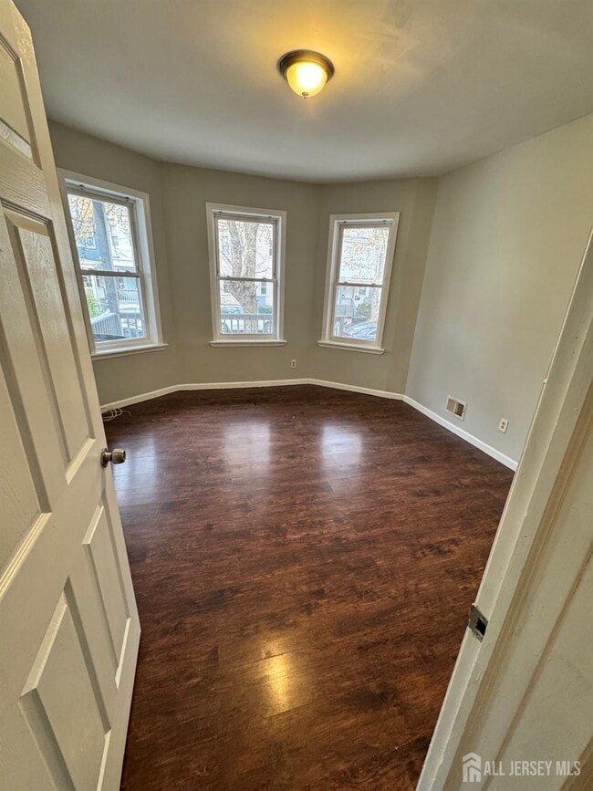 Building Photo - 260 Amherst St