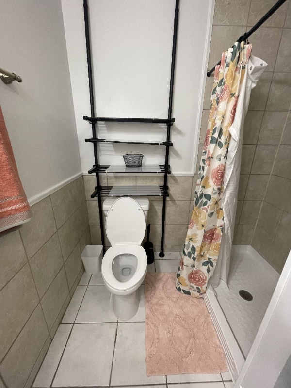 Building Photo - 1308 N Gladstone Ave