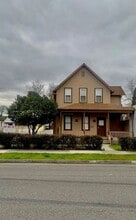 Building Photo - 323 SW H St
