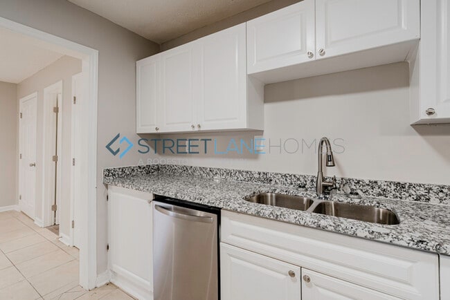 Building Photo - NOW OFFERING $250 OFF FIRST FULL MONTH IF ...