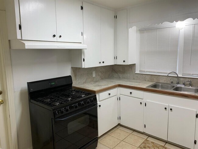 Foto del edificio - 210 S Pin Oak Dr