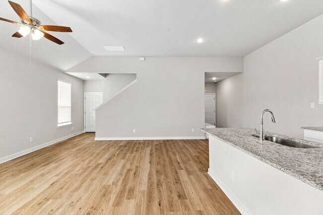 Foto del edificio - Luxury Style Townhome South of Austin