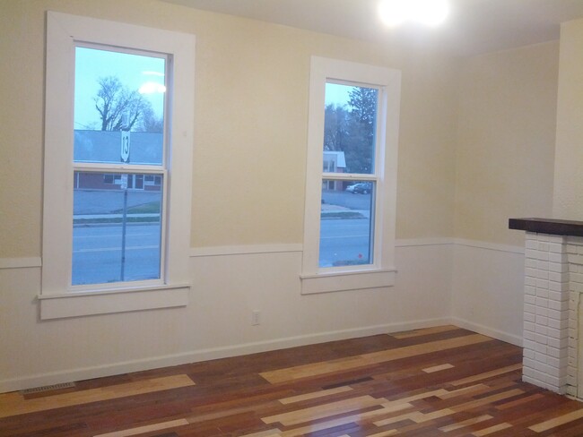 Building Photo - 414 Mount Vernon Rd