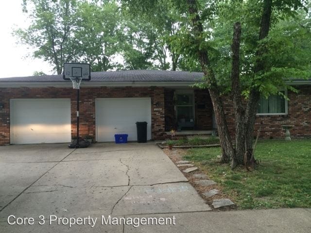 Building Photo - 2206 E Hazel Dell Rd