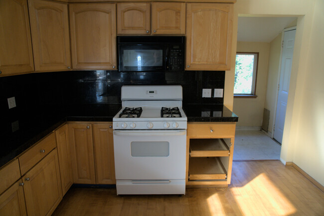 Building Photo - 27310 Grandview Ave
