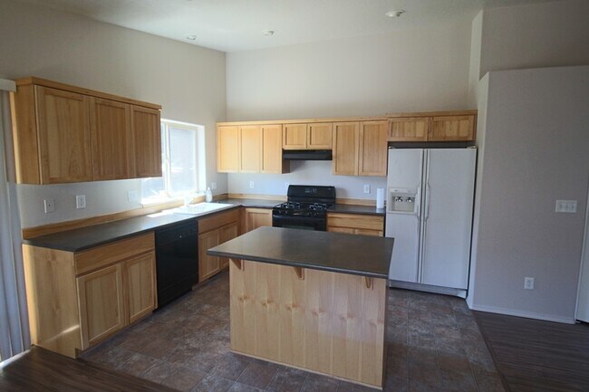 Foto del edificio - $500 OFF First Month Rent | 12 Month Lease | Huntington Meadows