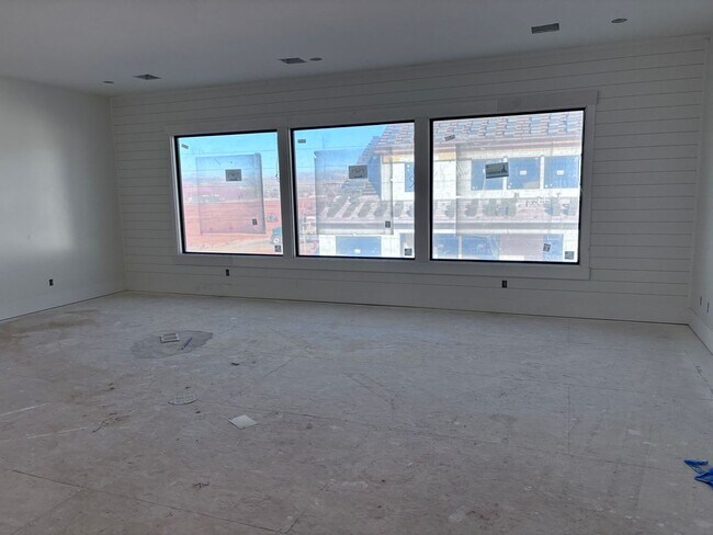 Foto del edificio - 5 bed 4.5 bath home with pool in Crimson Cliff Boundary