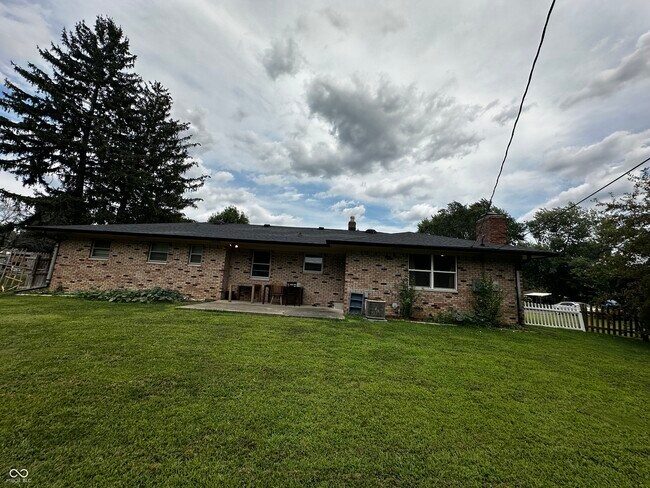 Foto del edificio - 8240 Burn Ct