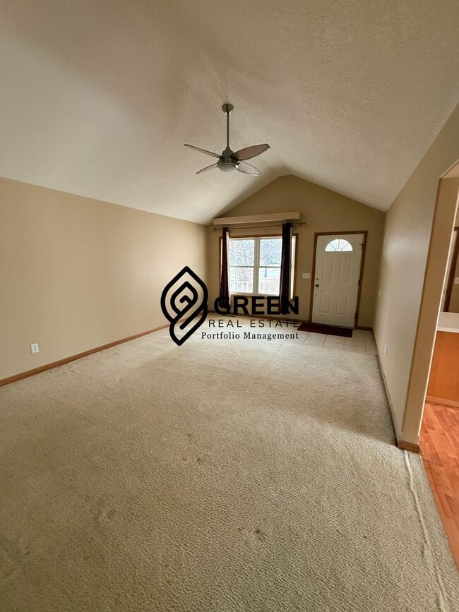 Building Photo - 3 bedroom, 2 bath Home for rent in Bradley IL!