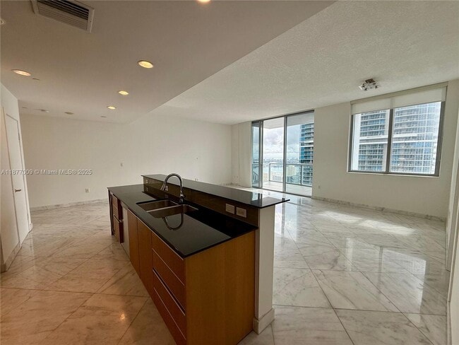 Building Photo - 1060 Brickell Ave