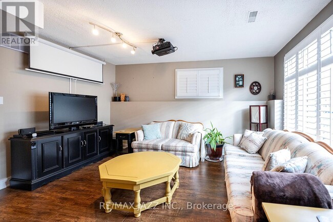 Building Photo - 801 Tarn Ct