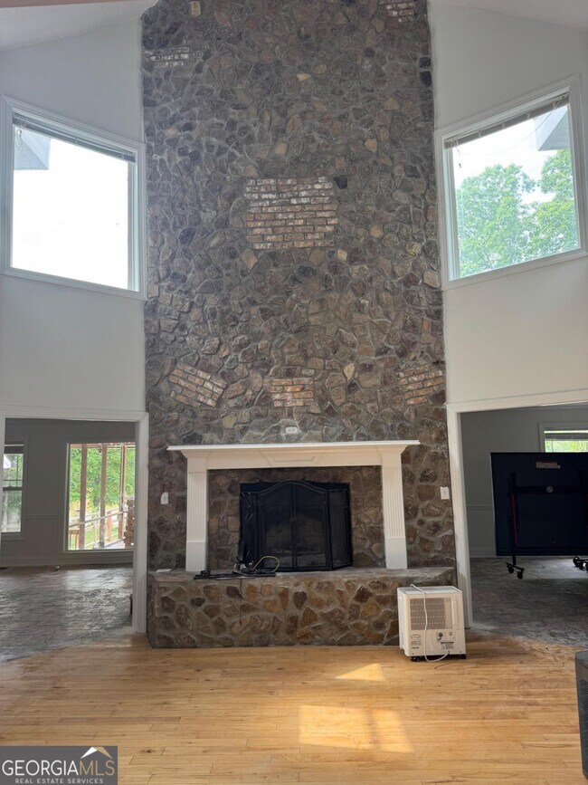 Foto del edificio - 327 Lakeridge Dr