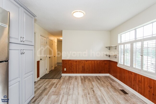 Building Photo - Charming & Move-In Ready Home in Hickory Hills!