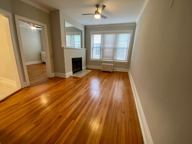 Foto del edificio - 631 W ROSCOE St