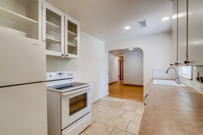 Building Photo - 623 S Grant Ave