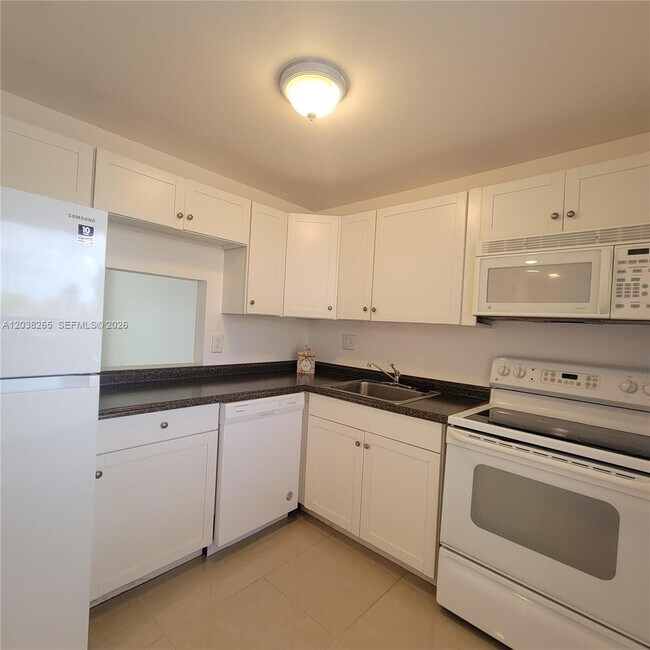 Foto del edificio - 6021 NW 61st Ave