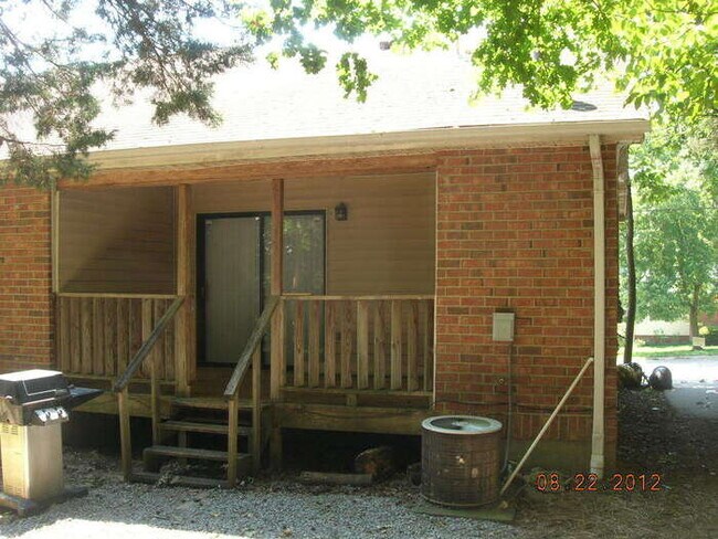 Foto del edificio - 2 Bedroom 1 bath duplex in Hermitage