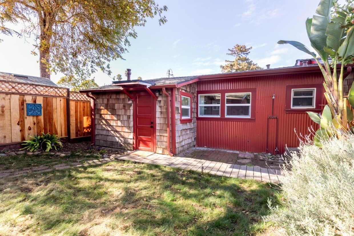 Primary Photo - Charming fully remodeled classic bungalow ...