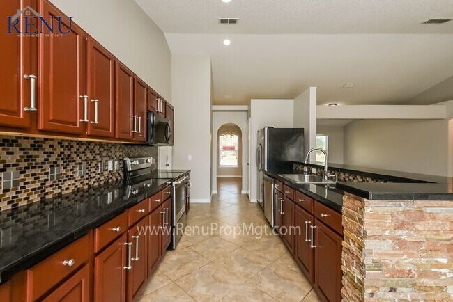 Foto del edificio - This Summer Special is Heating Up!: 50% of...