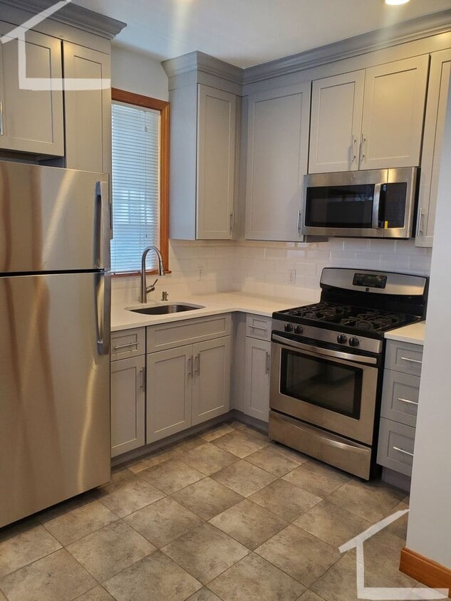 Nicely renovated unit with parking included! - Nicely renovated unit with parking included!