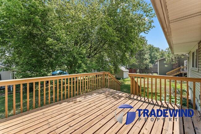 Foto del edificio - 7328 Rosewood Ln N