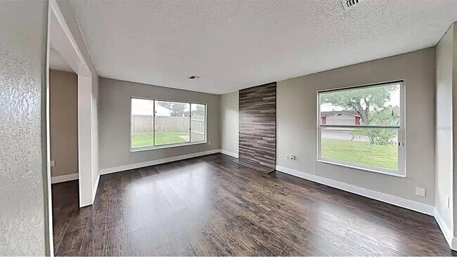 Foto del edificio - 1675 Sailpoint Dr