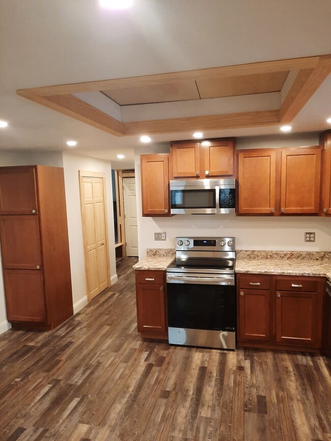 Building Photo - 247 Main St