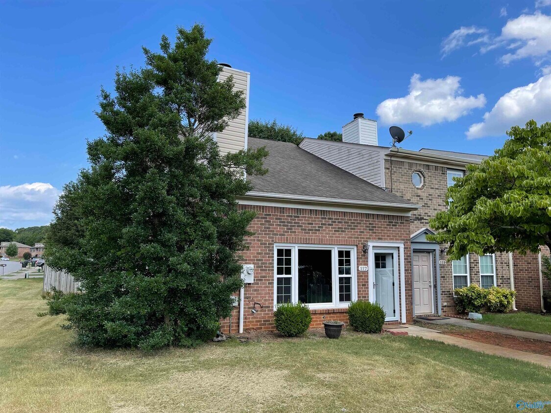 117 Cresent Circle, Madison, AL 35758 Townhome Rentals in Madison AL