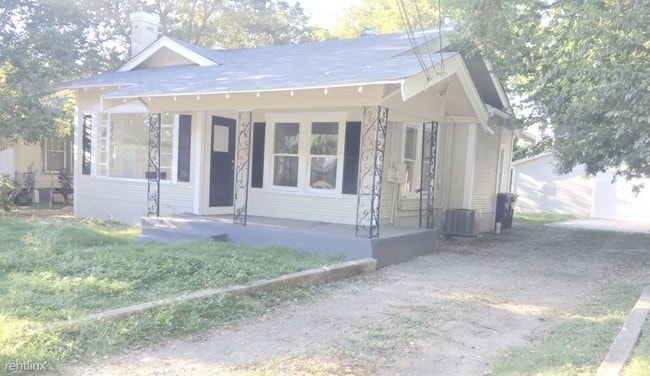 Building Photo - 819 W Lynwood Ave