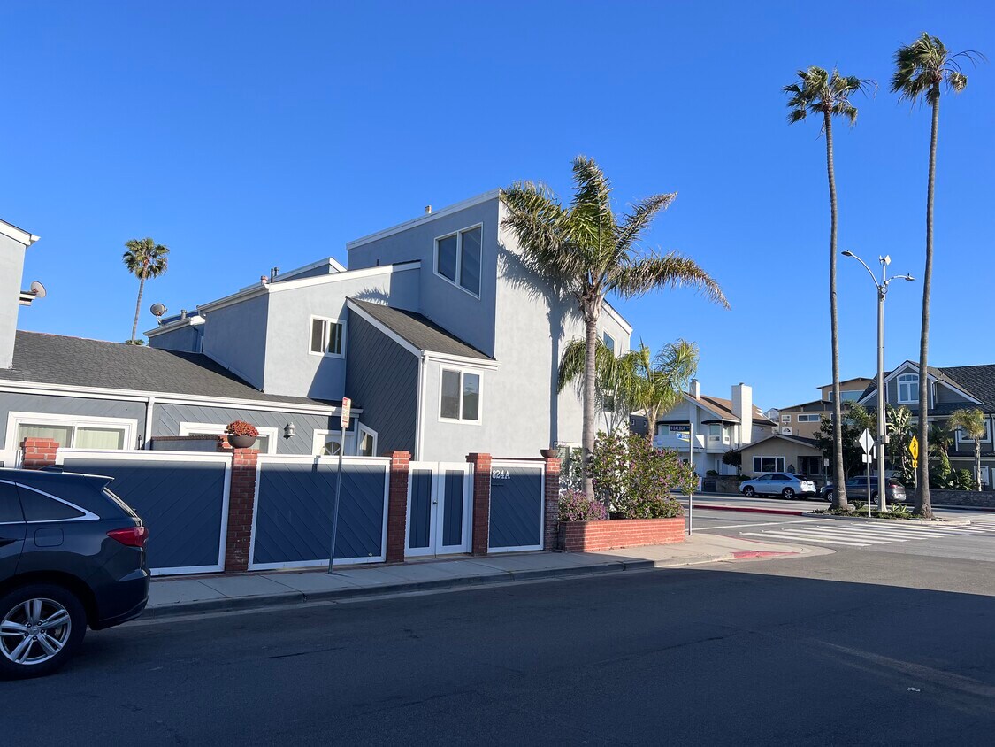 Primary Photo - 824 W Balboa Blvd