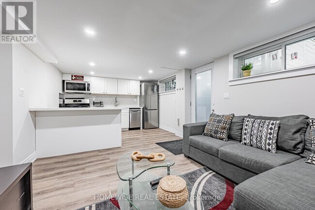 Building Photo - 68 Fairleigh Crescent