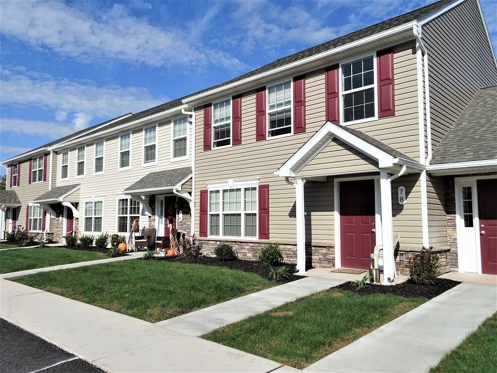 107 Erin Court, New Oxford, PA 17350 Apartment for Rent in New Oxford