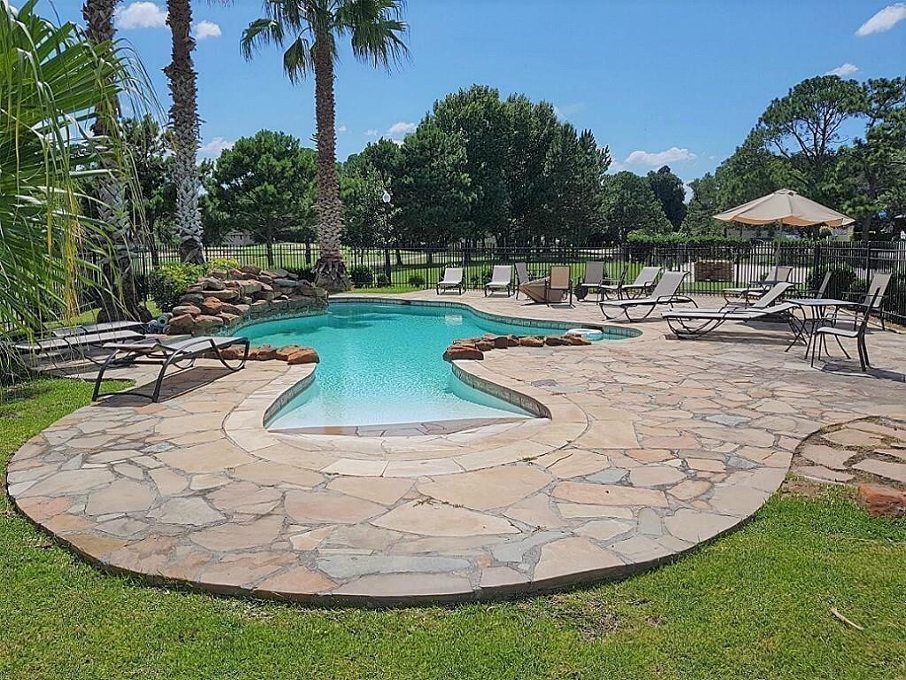 Foto principal - 16020 Fountainview Dr