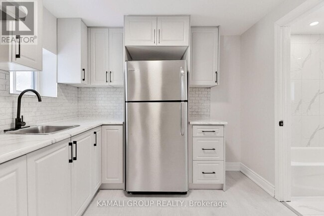 Building Photo - UNIT 1 - 93 MCMILLAN Dr