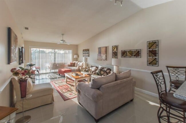 Building Photo - This well-furnished and charmingly updated condo is the perfect affordable place for your seasona...