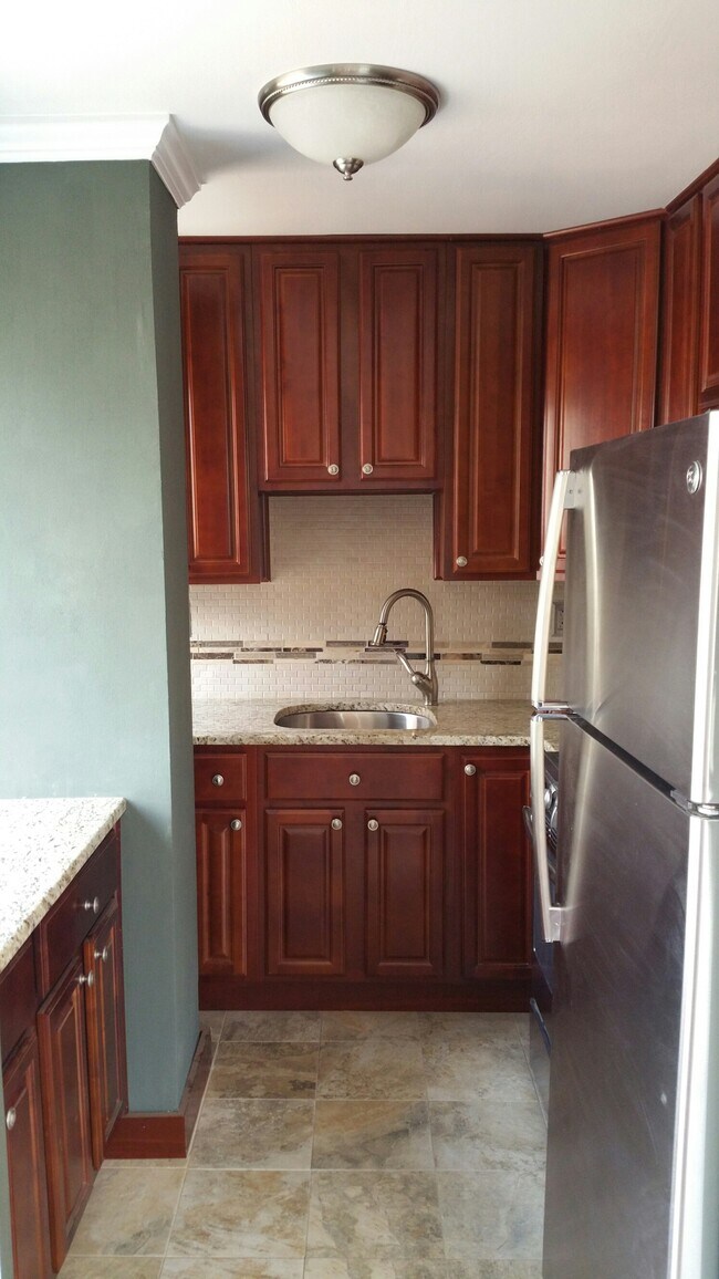 Kitchen - 135 Montgomery St