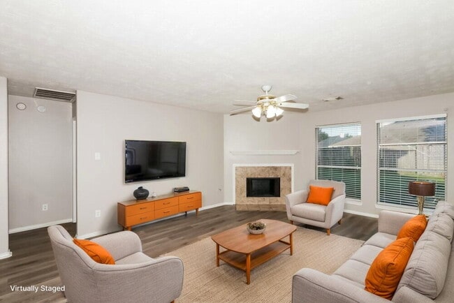 Building Photo - 16707 Great Oaks Glen Dr