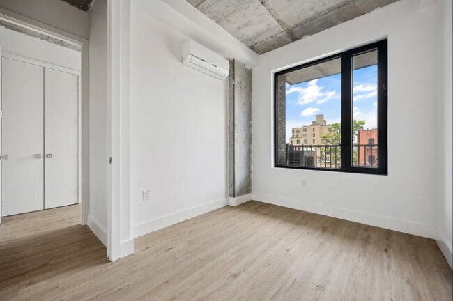 Foto del edificio - 815 Flatbush Ave