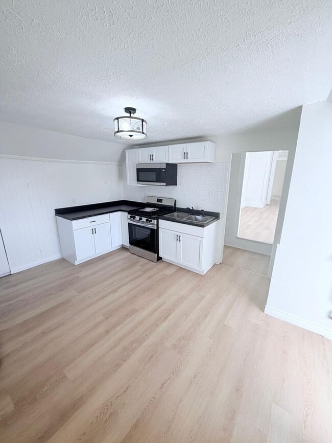 Foto del edificio - 2604 W 27th St