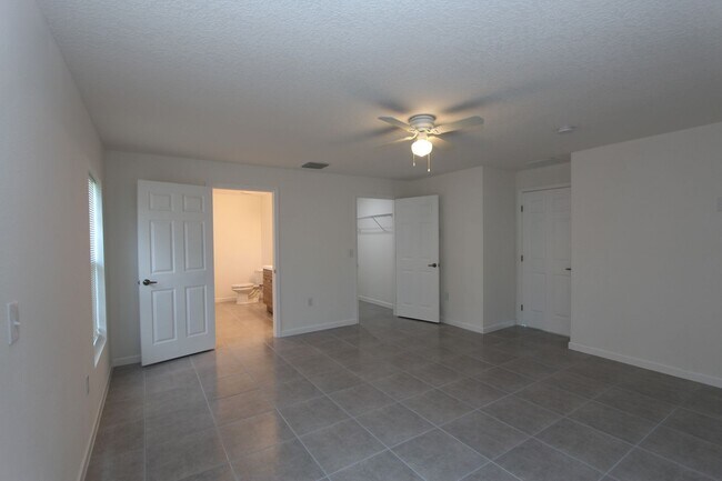 Foto del edificio - 50% OFF a month of rent!! STUNNING 4 BEDROOM 2 BATH HOME!!!