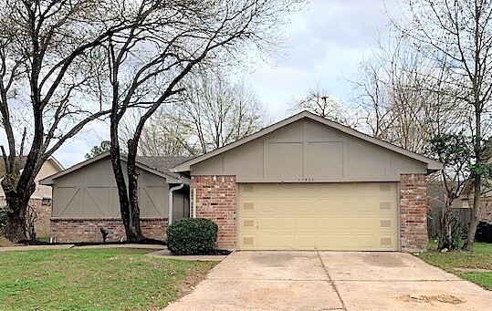 Foto principal - 11822 Perry Rd, Houston, TX 77064